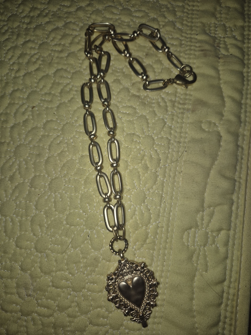 Antique-Style Gold Heart Locket Necklace for Women